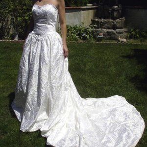 Gorgeous Vintage Wedding Gown and matching jacket — thick quality satin lined